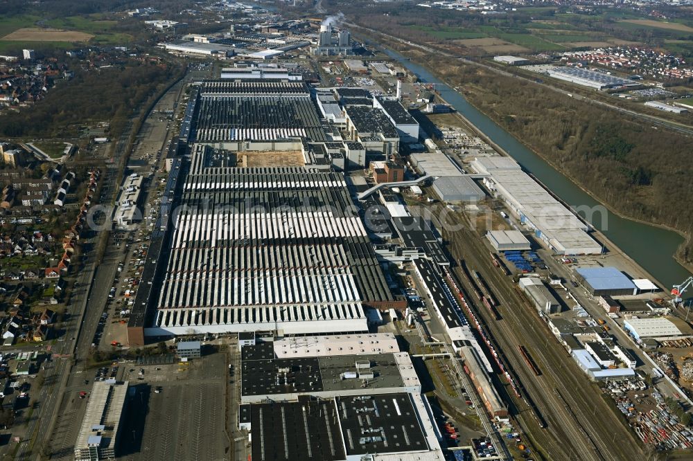 Aerial image Hannover - Buildings and production halls on the vehicle construction site Volkswagen Nutzfahrzeuge on the Hansastrasse in the district Nordhafen in Hannover in the state Lower Saxony, Germany