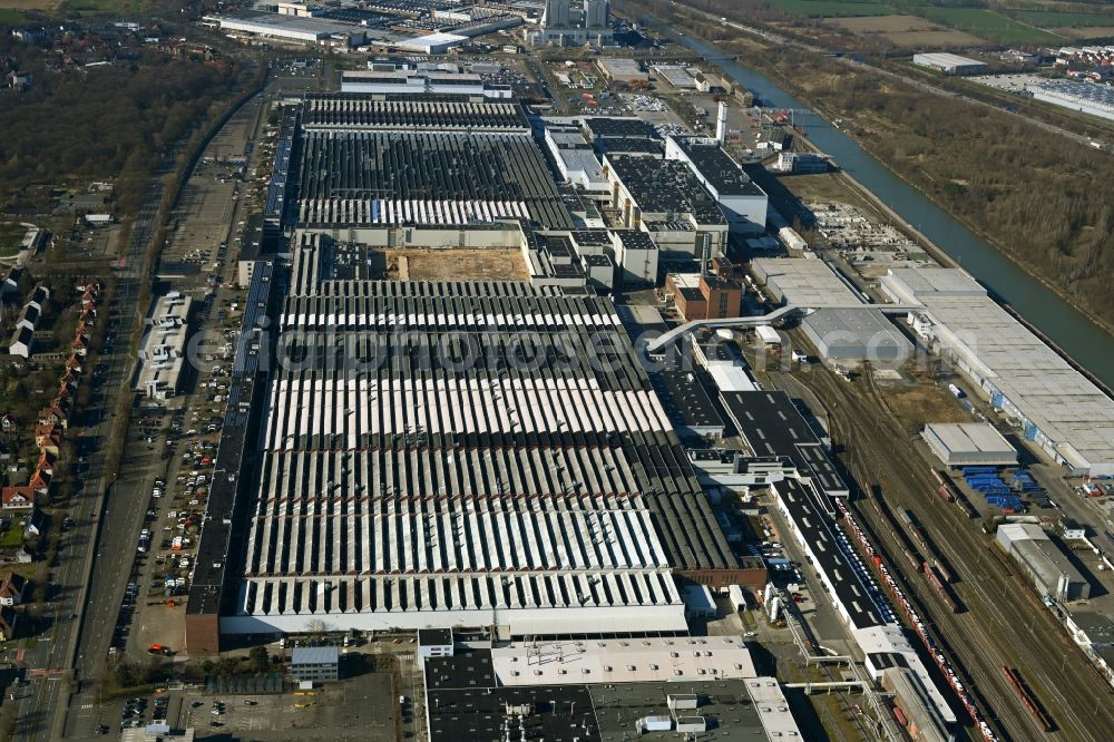 Aerial photograph Hannover - Buildings and production halls on the vehicle construction site Volkswagen Nutzfahrzeuge on the Hansastrasse in the district Nordhafen in Hannover in the state Lower Saxony, Germany