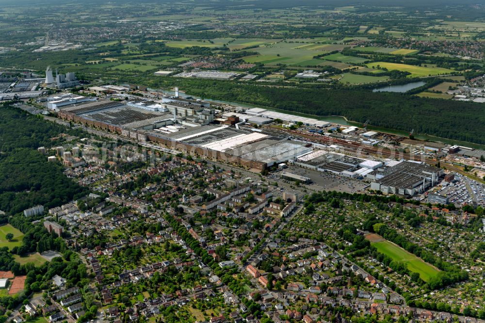 Aerial photograph Hannover - Buildings and production halls on the vehicle construction site Volkswagen Nutzfahrzeuge on the Hansastrasse in the district Nordhafen in Hannover in the state Lower Saxony, Germany