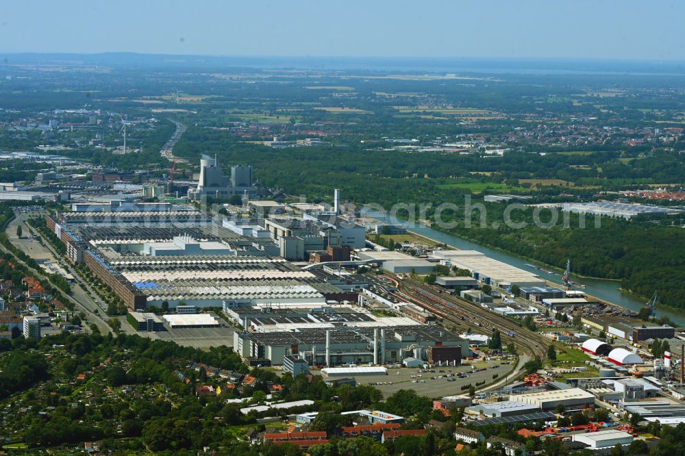 Hannover from the bird's eye view: Buildings and production halls on the vehicle construction site Volkswagen Nutzfahrzeuge on the Hansastrasse in the district Nordhafen in Hannover in the state Lower Saxony, Germany