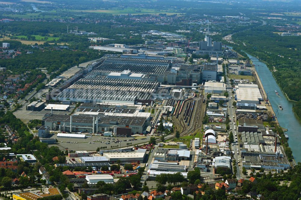 Aerial image Hannover - Buildings and production halls on the vehicle construction site Volkswagen Nutzfahrzeuge on the Hansastrasse in the district Nordhafen in Hannover in the state Lower Saxony, Germany