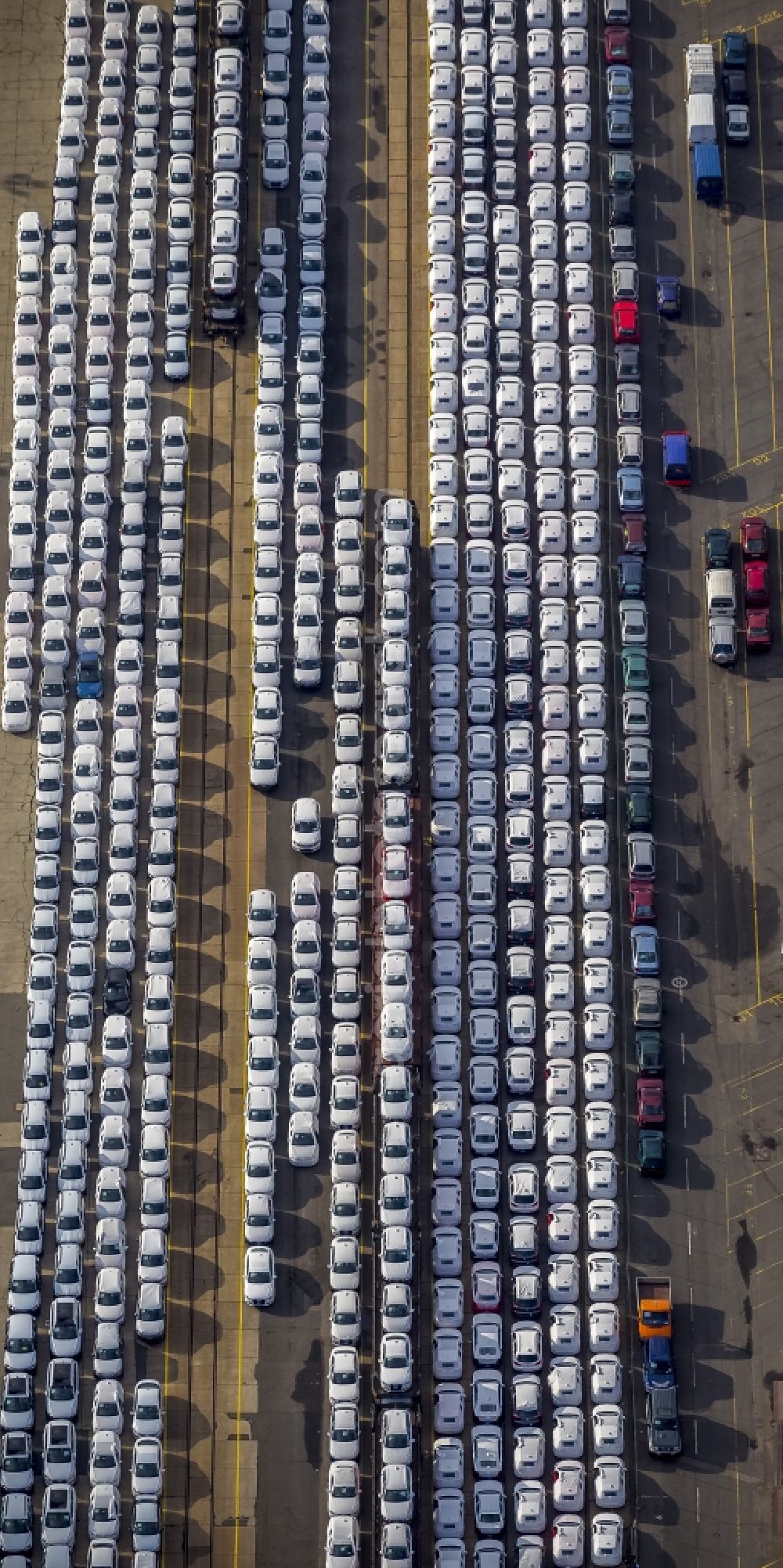 Aerial image Hamburg - Vehicle series for the shipment of new cars and used cars and trucks for export from Hamburg