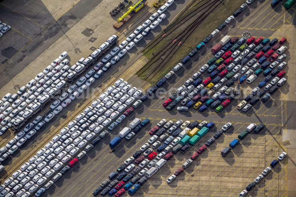 Hamburg from above - Vehicle series for the shipment of new cars and used cars and trucks for export from Hamburg