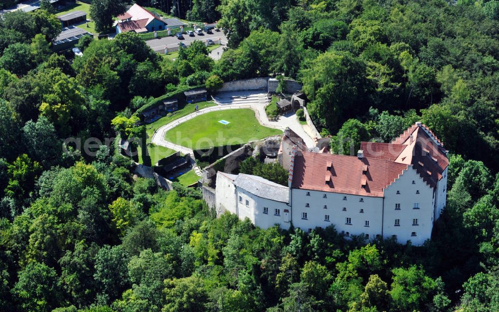 Aerial photograph Riedenburg / Bayern - Der Falkenhof Schloss Rosenburg an der Altmühl in Riedenburg, Bayern. In der Burg befindet sich ein Museum über die Geschichte der Falknere und der Burgherren. The falconry castle Rosenburg at the river Altmuehl in Riedenburg, Bavaria. Inside there is a museum about the history of falconry and the lord of the castle.