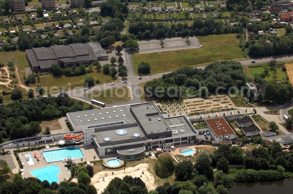 Aerial image Osnabrück - Blick auf das Familien- und Freizeitbad Nettebad in Osnabrück-Haste. Als Angebot erwartet Sie ein Freizeitbad, ein Sportbad, ein Schwimmbecken im Aussenbereich und eine Saunalandschaft. Kontakt: Nettebad, Im Haseesch 6, 49090 Osnabrück, Tel. +49(0)541 344 666, Fax +49(0)541 344 629, Email: baeder@stw-os.de