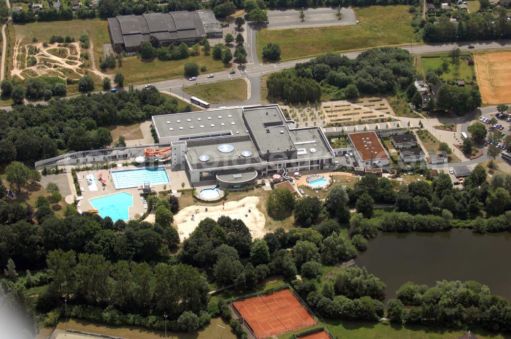 Aerial photograph Osnabrück - Blick auf das Familien- und Freizeitbad Nettebad in Osnabrück-Haste. Als Angebot erwartet Sie ein Freizeitbad, ein Sportbad, ein Schwimmbecken im Aussenbereich und eine Saunalandschaft. Kontakt: Nettebad, Im Haseesch 6, 49090 Osnabrück, Tel. +49(0)541 344 666, Fax +49(0)541 344 629, Email: baeder@stw-os.de