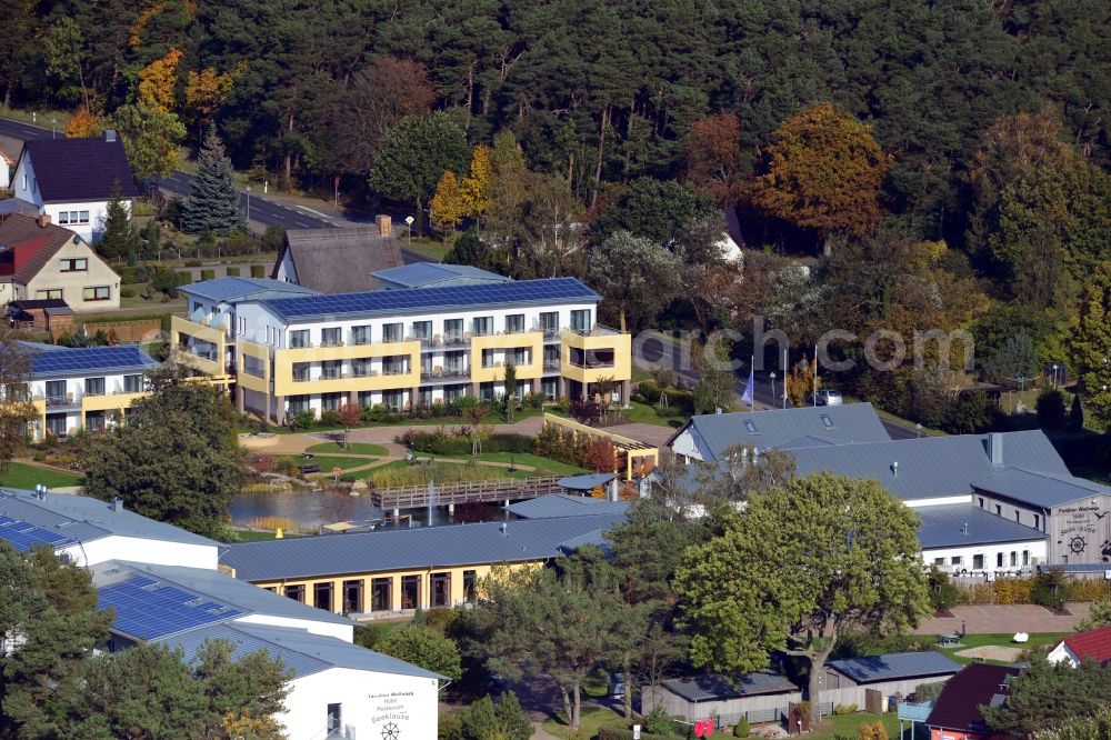 Aerial photograph Trassenheide - View of the family wellness hotel Seeklause in Trassenheide on Usedom in the state Mecklenburg-Vorpommern. The hotel offers in addition to numerous leisure activities such as Volleyball, bicycle hire and table tennis, wellness with saunas and massages