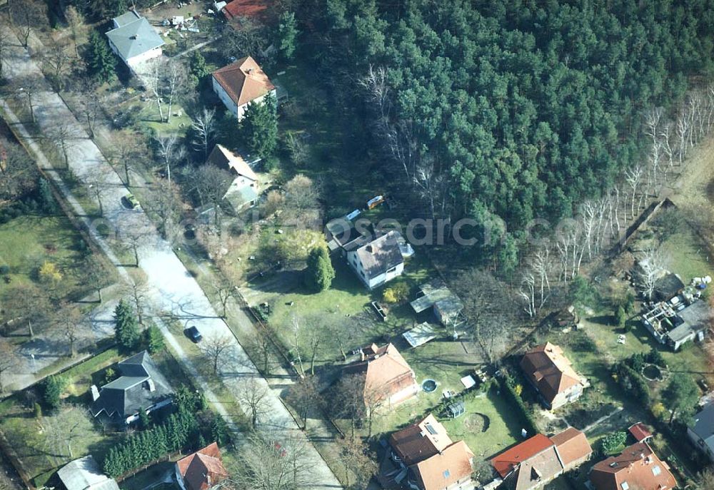 Aerial photograph Schöneiche bei Berlin - Familienhäuser im Goetheweg in Schöneiche. 18.03.02