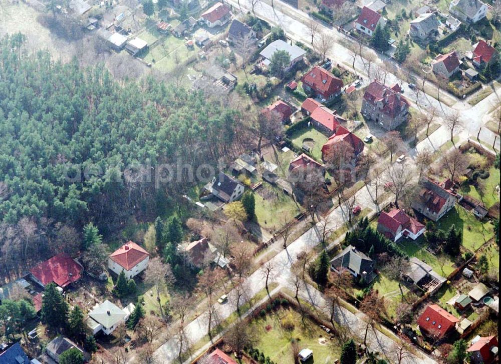 Schöneiche bei Berlin from above - Familienhäuser im Goetheweg in Schöneiche. 18.03.02