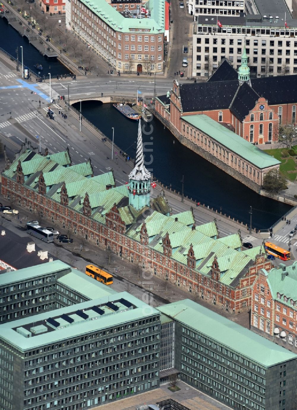 Aerial image Kopenhagen - Facade of the monument Borsen - The Copenhagen Stock Exchange in Copenhagen in Region Hovedstaden, Denmark