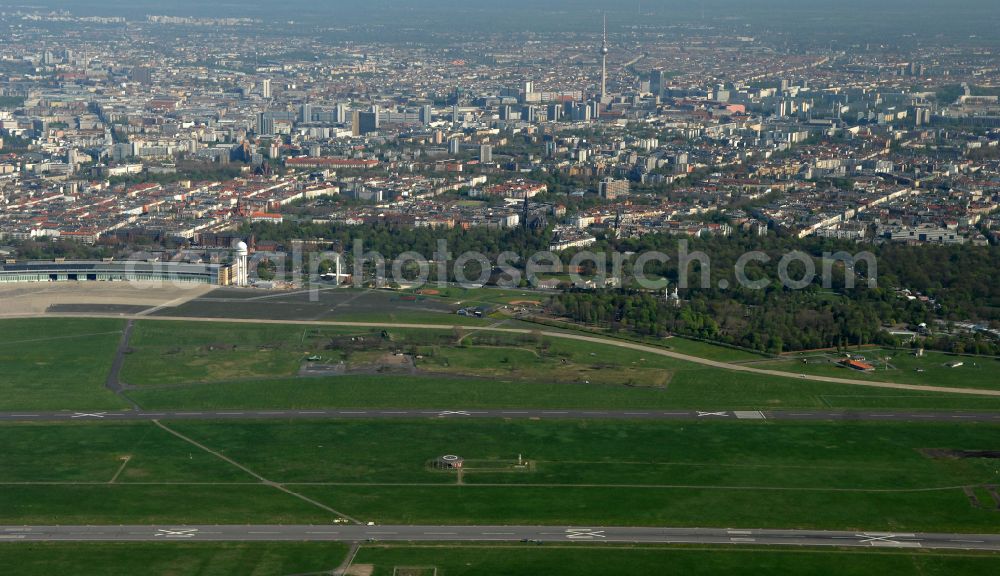 Aerial photograph Berlin - Facade of the monument Flughafen Tempelhof on Platz of Luftbruecke in Berlin, Germany