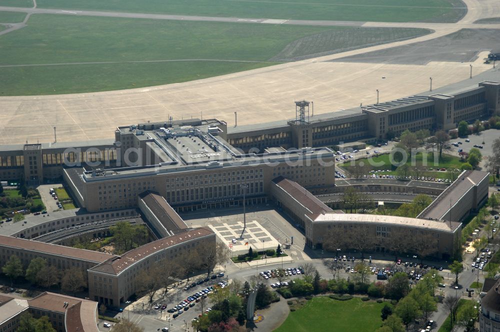 Aerial photograph Berlin - Facade of the monument Flughafen Tempelhof on Platz of Luftbruecke in Berlin, Germany