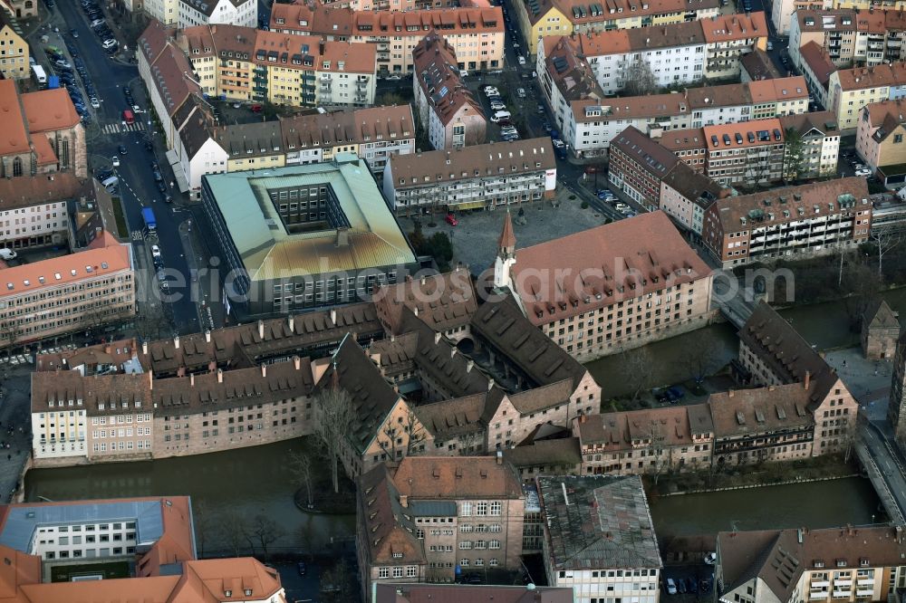 Nürnberg from the bird's eye view: Facade of the monument Heilig-Geist-Spital on Spitalgasse Pegnitz river in Nuremberg in the state Bavaria