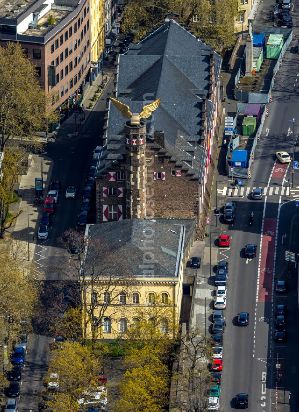 Aerial photograph Köln - Facade of the monument Historisches Zeughaus on street Elisenstrasse in the district Altstadt in Cologne in the state North Rhine-Westphalia, Germany