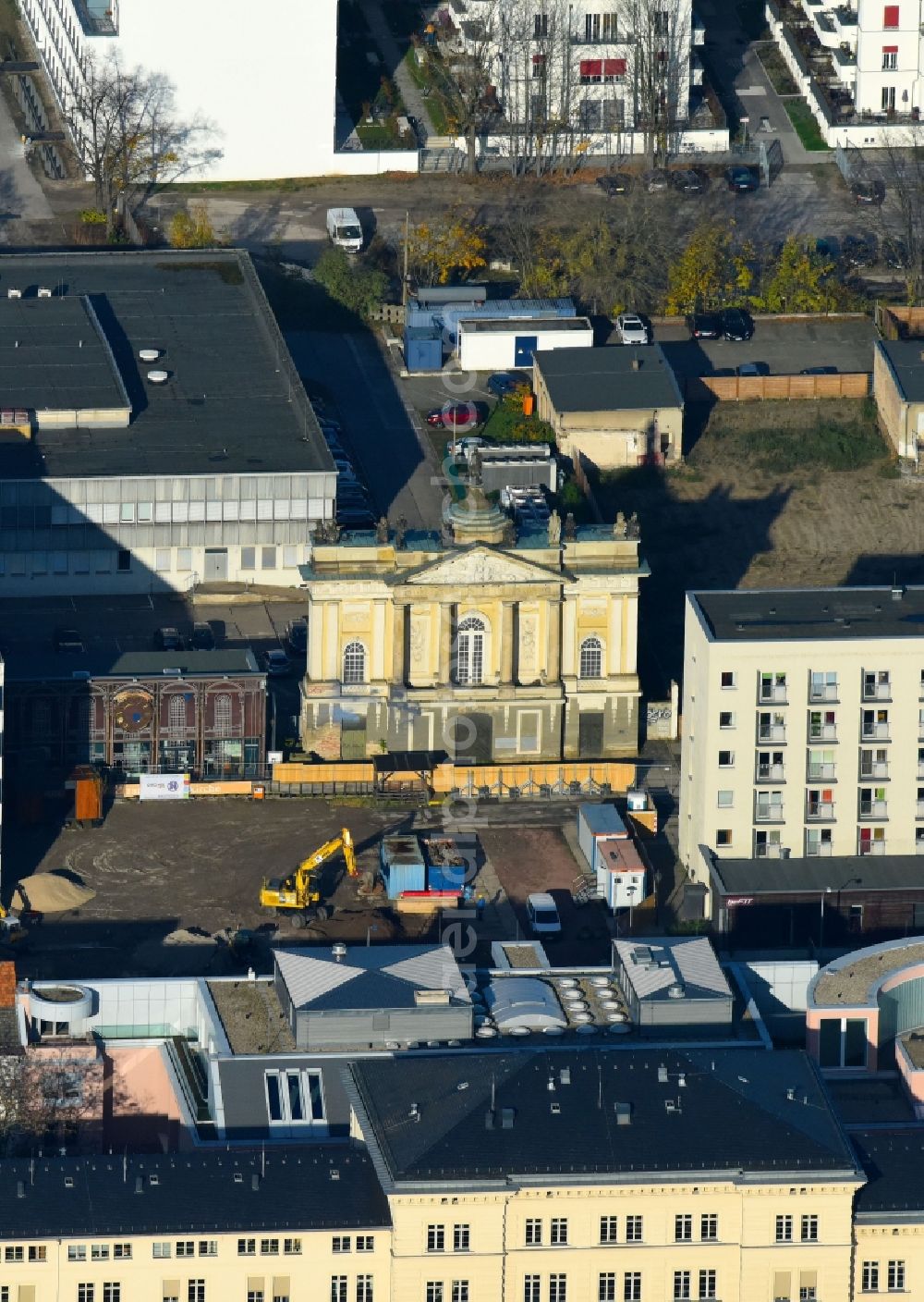 Aerial photograph Potsdam - Facade of the monument Portal of Splendor - facade of Lange Stall in Werner-Seelenbinder-Strasse in the district Innenstadt in Potsdam in the state Brandenburg, Germany