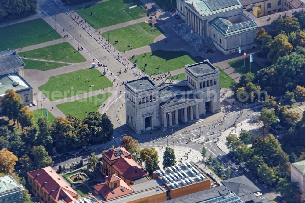 Aerial photograph München - Facade of the monument Propylaeen on Koenigsplatz in Munich in the state Bavaria