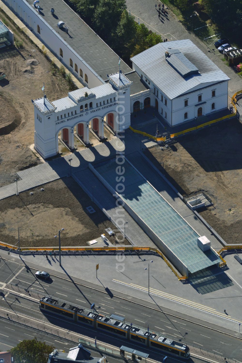 Leipzig from the bird's eye view: Facade of the monument Saechsisch-Bayerischer Bahnhof on place Bayrischer Platz in the district Zentrum-Suedost in Leipzig in the state Saxony, Germany