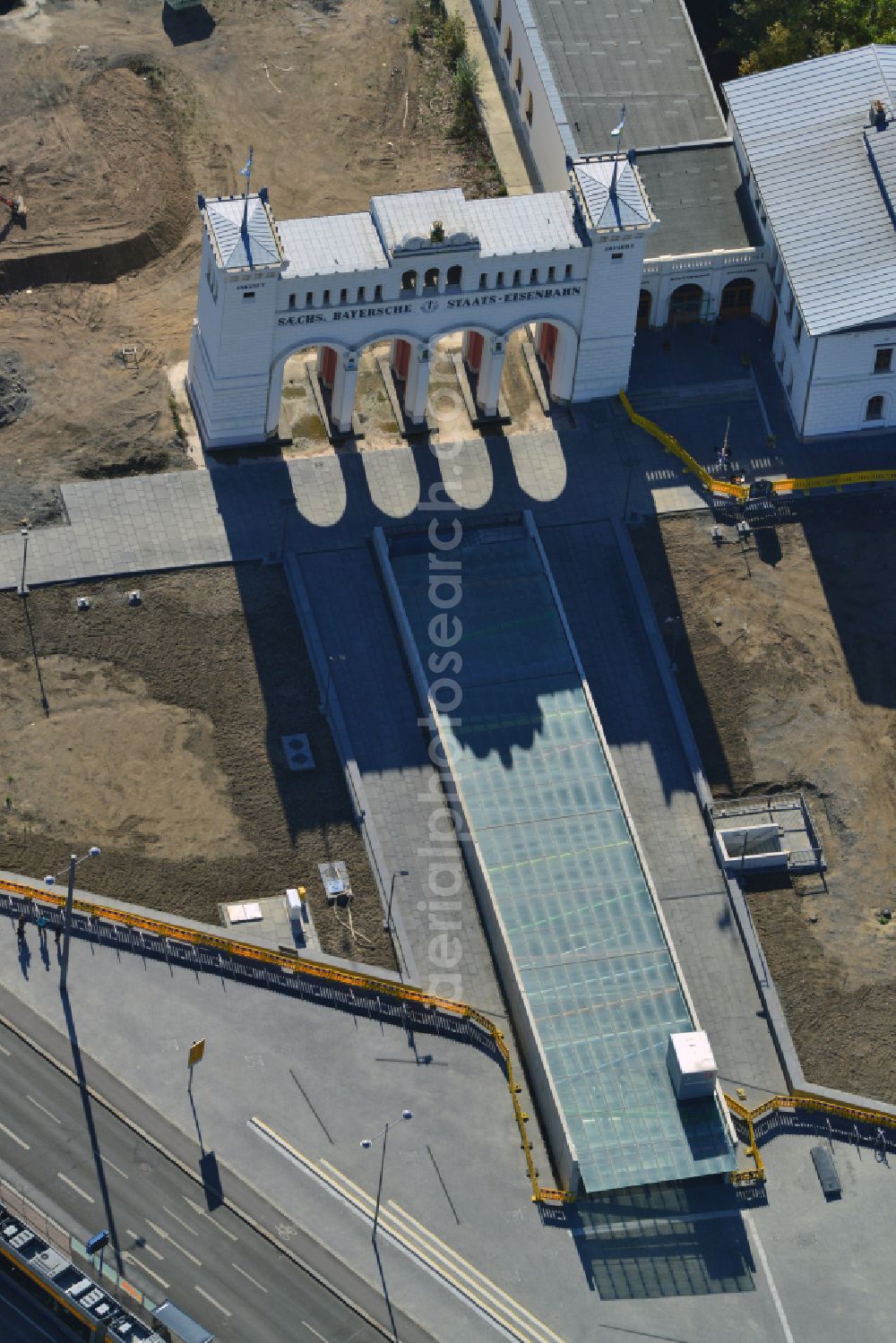 Aerial photograph Leipzig - Facade of the monument Saechsisch-Bayerischer Bahnhof on place Bayrischer Platz in the district Zentrum-Suedost in Leipzig in the state Saxony, Germany