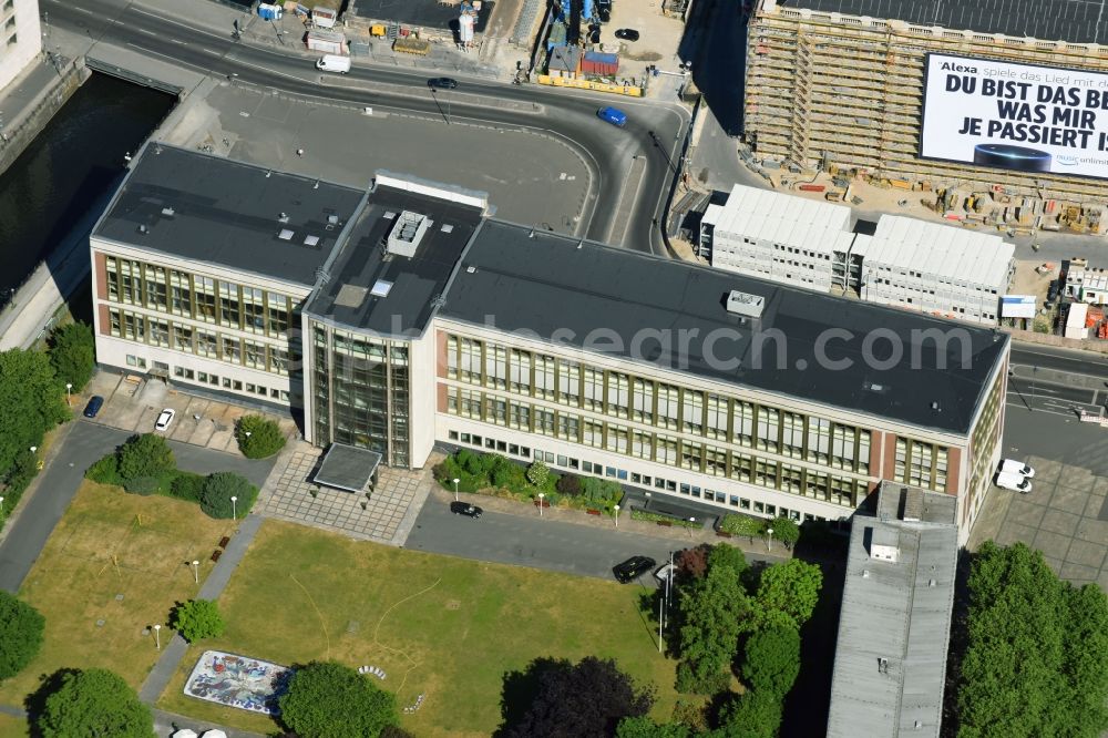 Aerial image Berlin - Facade of the monument Staatsratsgebaeude of ESMT Berlin. The business school founded by business on Schlossplatz in the district Mitte in Berlin, Germany