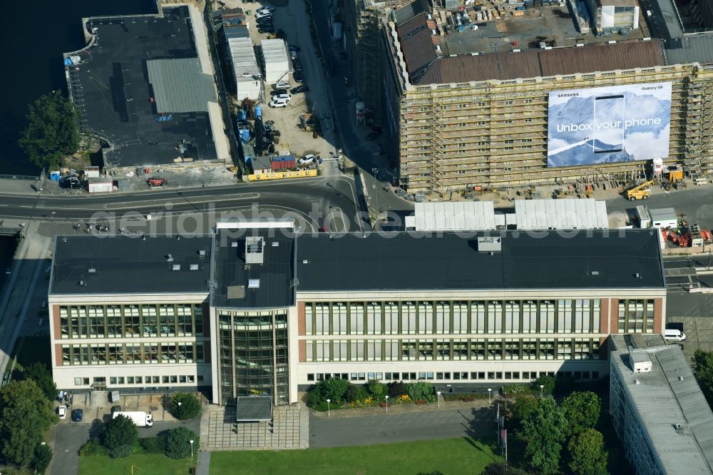 Berlin from the bird's eye view: Facade of the monument Staatsratsgebaeude of ESMT Berlin. The business school founded by business on Schlossplatz in the district Mitte in Berlin, Germany