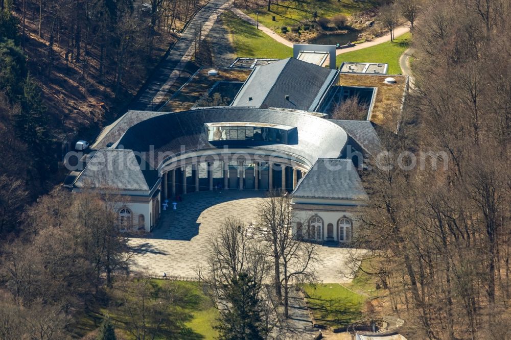 Aerial image Bad Wildungen - Facade of the monument Wondelhalle An of Georg-Viktor-Quelle in Bad Wildungen in the state Hesse, Germany