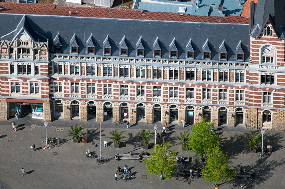 Erfurt from the bird's eye view: street guide of famous promenade and shopping street Anger in the district Zentrum in Erfurt in the state Thuringia, Germany