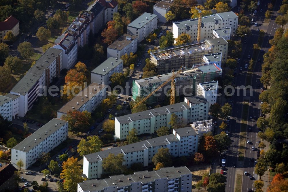 Berlin from the bird's eye view: Facade - reorganization Skyscrapers in the residential area of industrially manufactured settlement at the Gotha-Allee opposite of the Spandauer Damm in Charlottenburg in Berlin in Germany