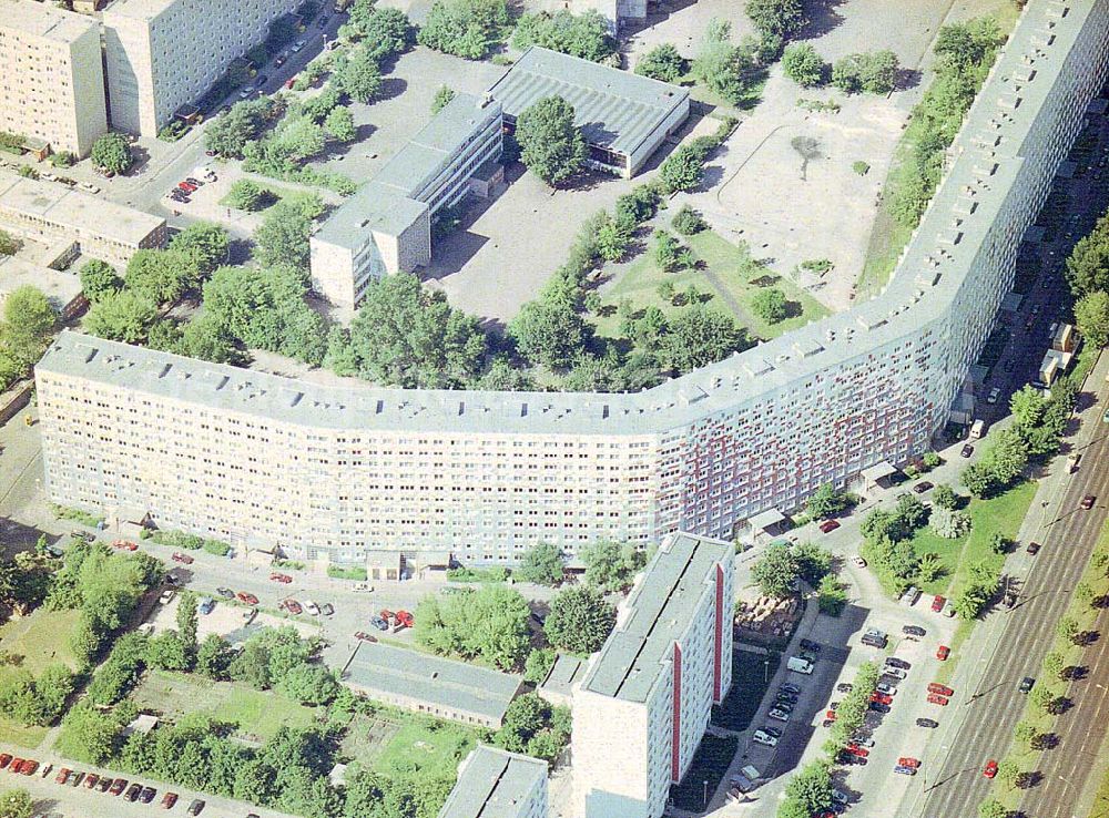 Berlin - Lichtenberg from above - Fassadenrekonstruierte Wohnsiedlung der HOWOGE an der Landsberger Allee in Berlin - Lichtenberg.