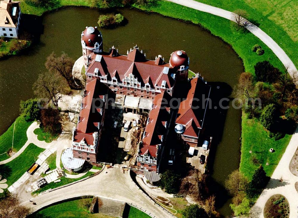 Aerial photograph Bad Muskau - Fast fertig rekonstruiertes Schloß in Bad Muskau im Fürst - Pückler - Parkes an der Neiße zur polnischen Grenze.