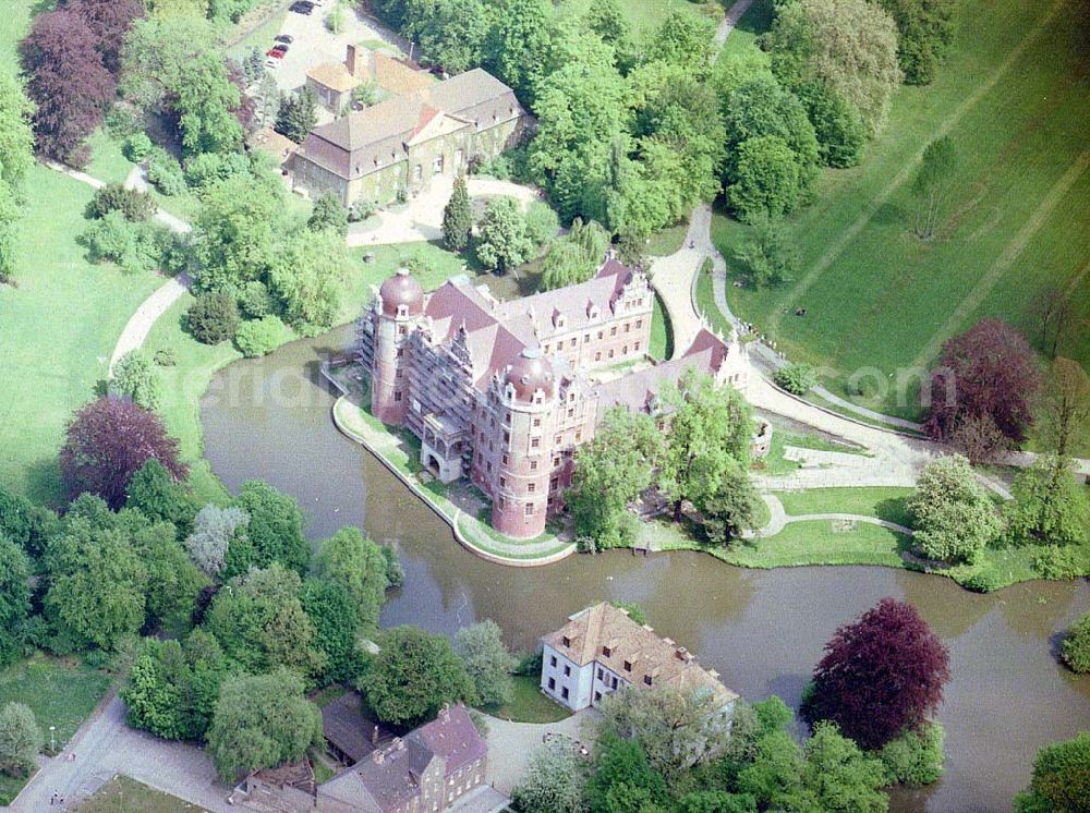 Bad Muskau from the bird's eye view: Fast fertig rekonstruiertes Schloß in Bad Muskau - Lausitz / Brandenburg.