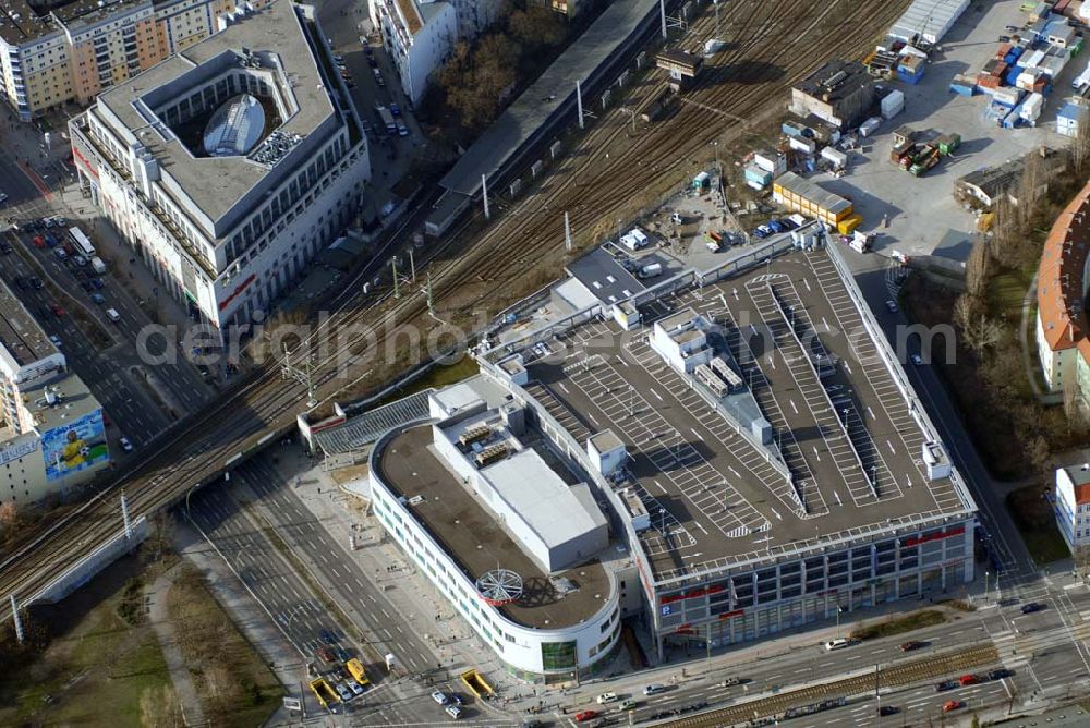 Berlin from above - Fast fertige Erweiterungsbaustelle Ringcenter 3 der ECE GmbH an der Frankfurter Allee in Berlin-Friedrichshain.