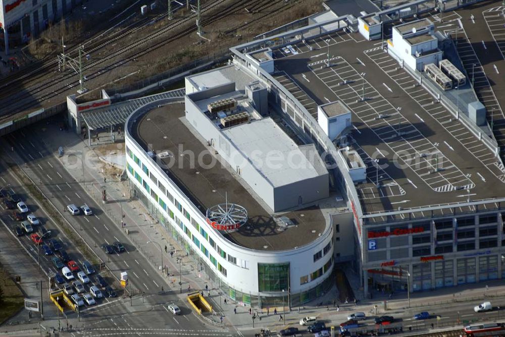 Berlin from above - Fast fertige Erweiterungsbaustelle Ringcenter 3 der ECE GmbH an der Frankfurter Allee in Berlin-Friedrichshain.