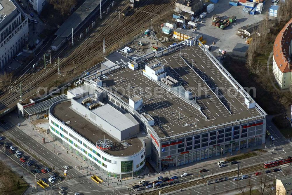 Aerial photograph Berlin - Fast fertige Erweiterungsbaustelle Ringcenter 3 der ECE GmbH an der Frankfurter Allee in Berlin-Friedrichshain.