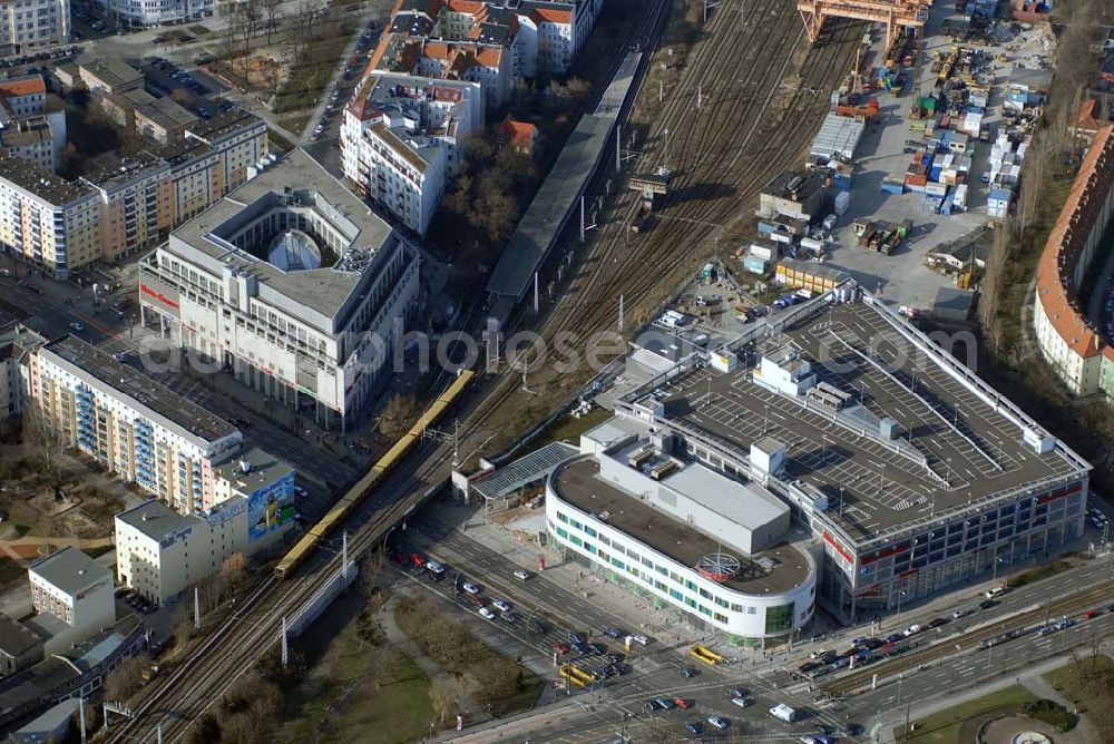 Berlin from above - Fast fertige Erweiterungsbaustelle Ringcenter 3 der ECE GmbH an der Frankfurter Allee in Berlin-Friedrichshain.