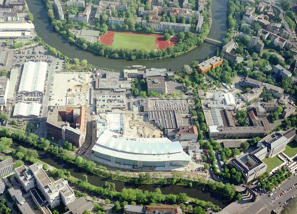 Aerial image Berlin - Charlottenburg - Fast fertiger Neubau der Mercedes - Benz - Niederlassung in Berlin - Charlottenburg am Salzufer.