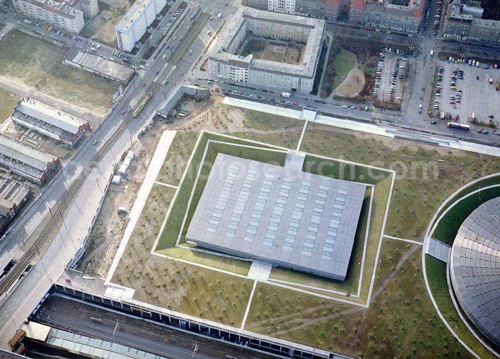 Aerial photograph Berlin - Friedrichshain - Fast fertiger Neubau der Sportstätten an der Landsberger Allee der OSB-Sportstättenbau GmbH in Berlin - Friedrichshain.