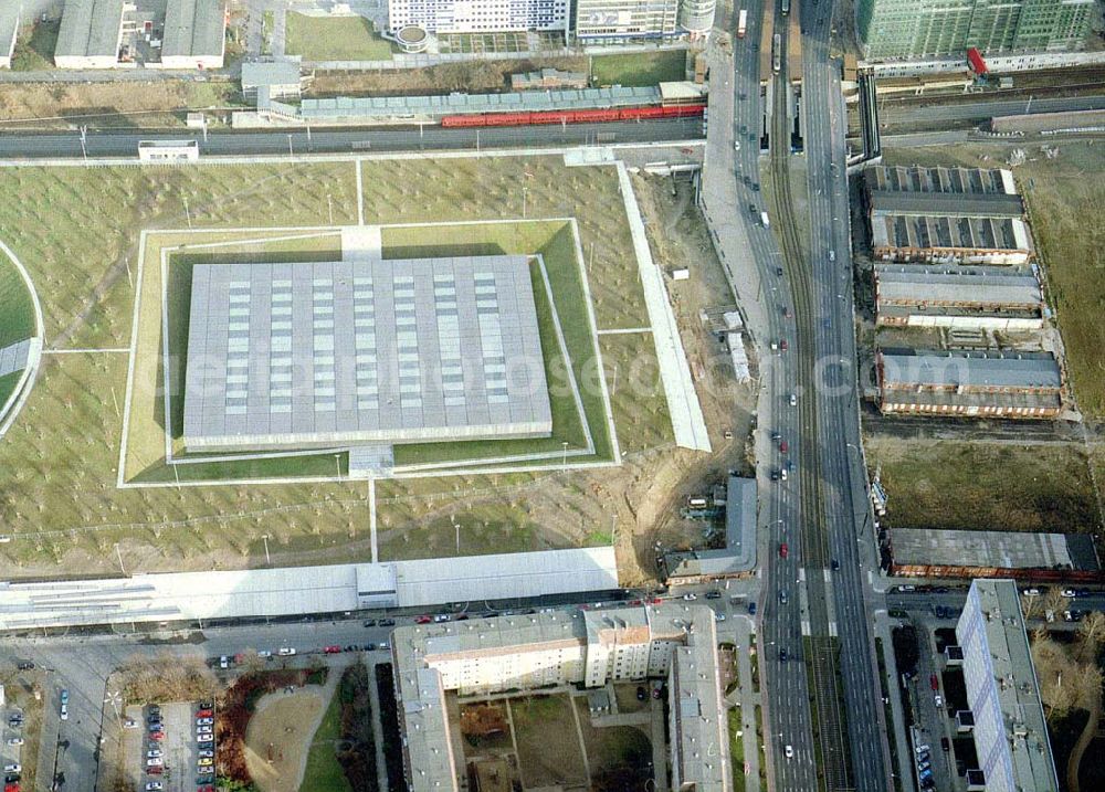 Aerial image Berlin - Friedrichshain - Fast fertiger Neubau der Sportstätten an der Landsberger Allee der OSB-Sportstättenbau GmbH in Berlin - Friedrichshain.