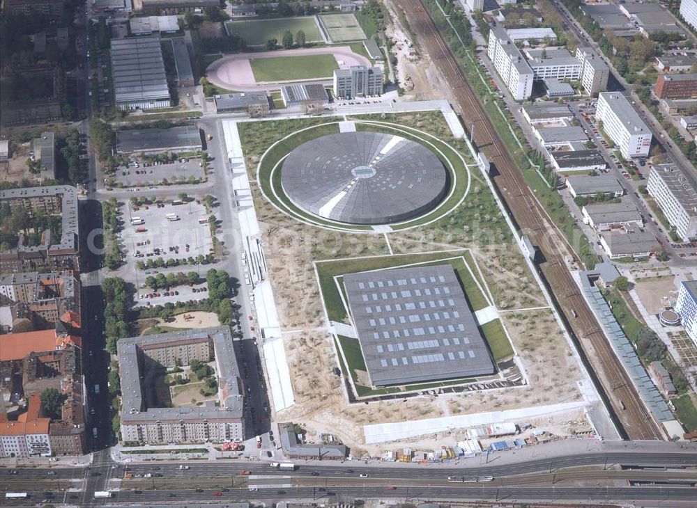 Aerial photograph Berlin-Friedrichshain - Fast fertiger Sportstättenkomplex der OSB-Sportstättenbau GmbH Berlin an der Landsberger Allee in Berli-Friedrichshain.