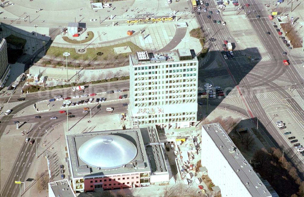 Aerial image Berlin - Fast fertiger Umbau des ehem. Haus des Lehrers und der Kongresshalle am Alexanderplatz durch die WBM zum Kongreßzentrum Berlin