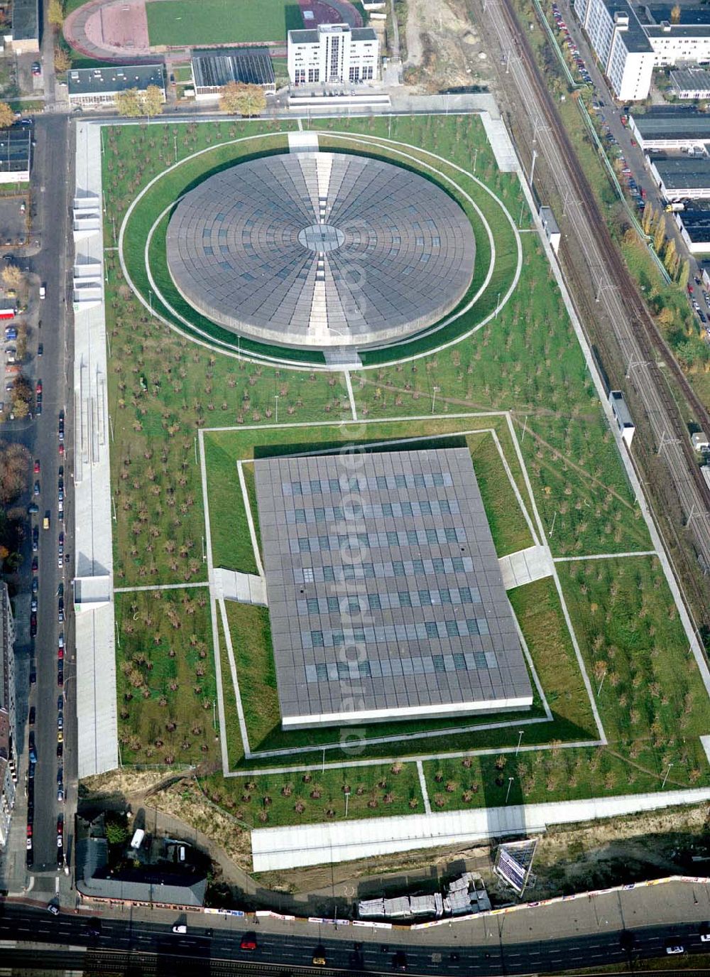 Berlin - Friedrichshain from above - Fast fertiges Areal des Velodroms an der Landsberger Allee in Berlin - ein Objekt der OSB - Sportstättenbau GmbH