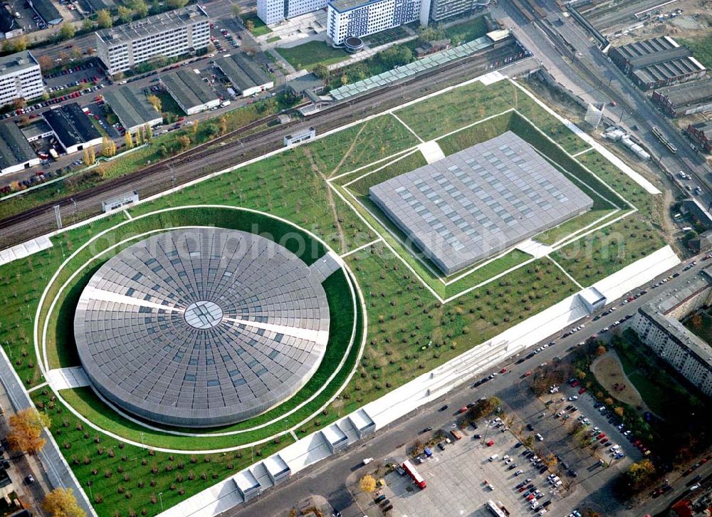 Berlin - Friedrichshain from above - Fast fertiges Areal des Velodroms an der Landsberger Allee in Berlin - ein Objekt der OSB - Sportstättenbau GmbH