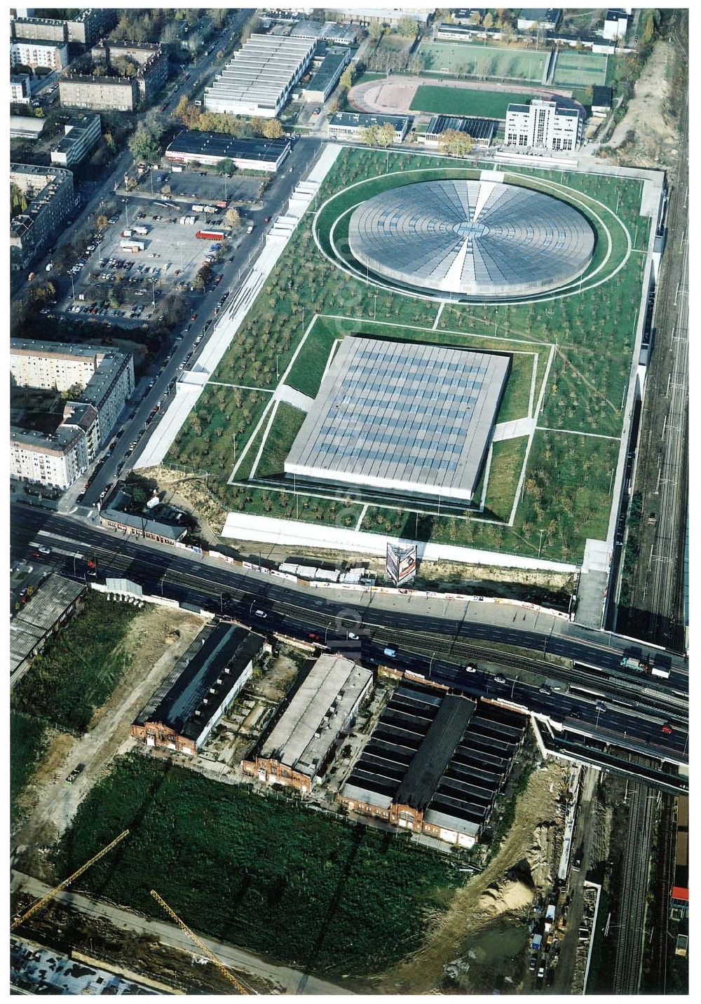 Aerial image Berlin - Friedrichshain - Fast fertiges Areal des Velodroms an der Landsberger Allee in Berlin - ein Objekt der OSB - Sportstättenbau GmbH