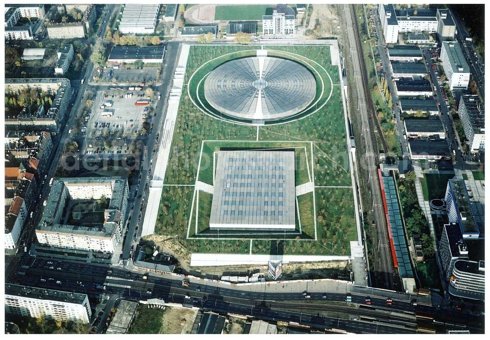 Aerial image Berlin - Friedrichshain - Fast fertiges Areal des Velodroms an der Landsberger Allee in Berlin - ein Objekt der OSB - Sportstättenbau GmbH