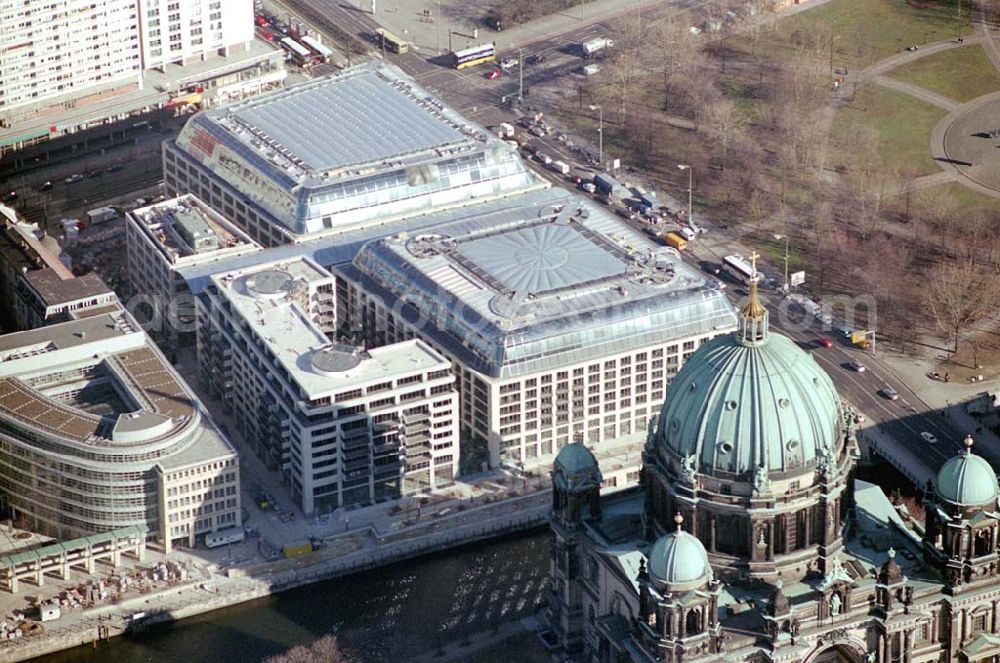 Aerial image Berlin - Fast fertiges DOM Aquarree der DIFA HH an der Museumsinsel, gegenüber dem Berliner Dom in Berlin - Mitte