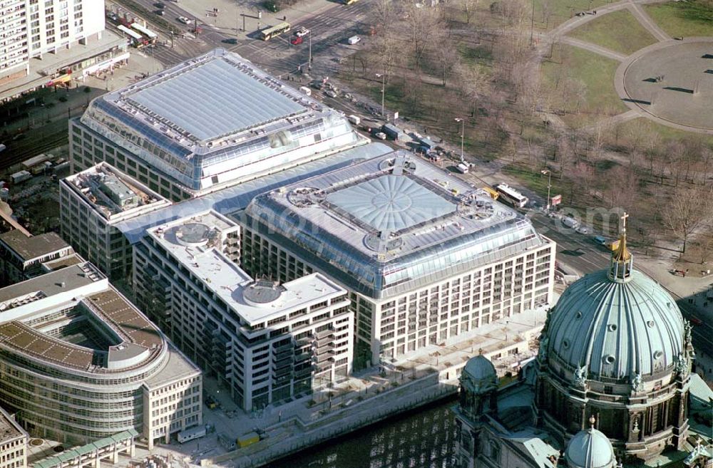 Berlin - Mitte from above - Fast fertiges DOM Aquarree der DIFA HH an der Museumsinsel, gegenüber dem Berliner Dom in Berlin - Mitte