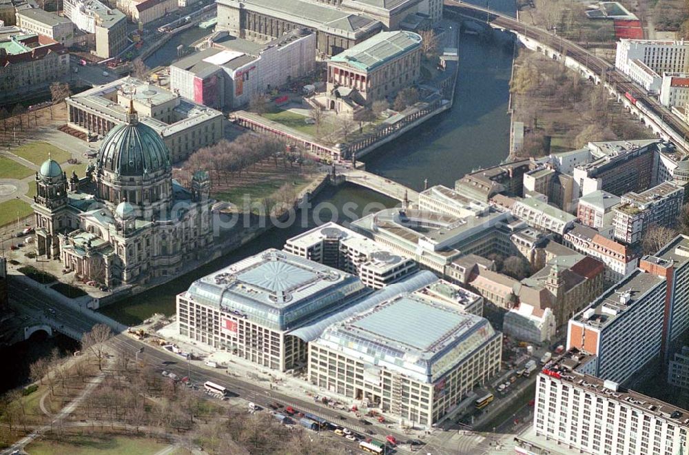 Aerial image Berlin - Fast fertiges DOM Aquarree der DIFA HH an der Museumsinsel, gegenüber dem Berliner Dom in Berlin - Mitte