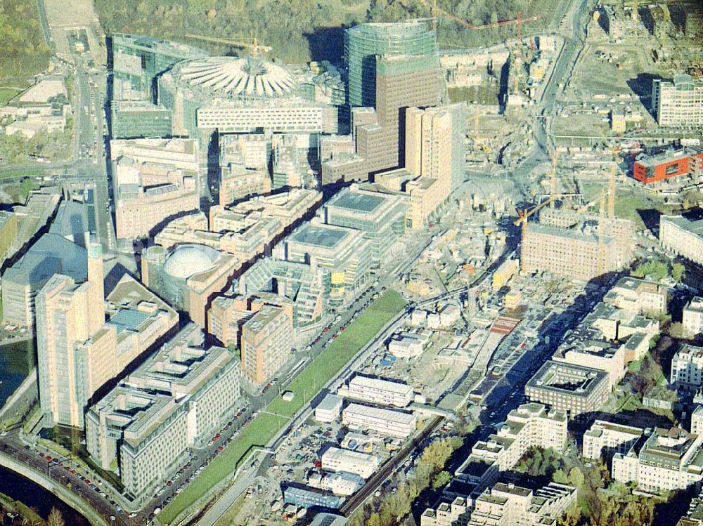 Berlin - Tiergarten from the bird's eye view: Fast fertiges Emsemble der Bauten am Potsdamer Platz in Berlin - Tiergarten.