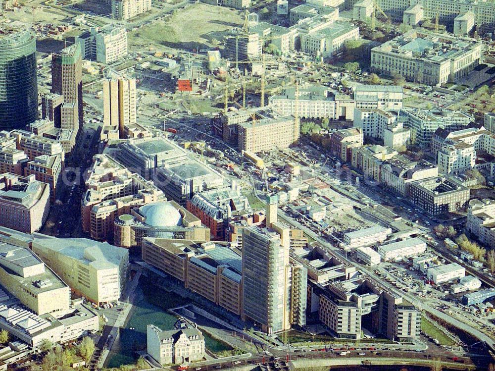 Berlin - Tiergarten from the bird's eye view: Fast fertiges Emsemble der Bauten am Potsdamer Platz in Berlin - Tiergarten.