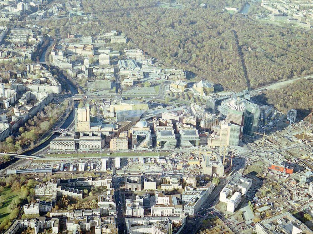 Aerial photograph Berlin - Tiergarten - Fast fertiges Emsemble der Bauten am Potsdamer Platz in Berlin - Tiergarten.