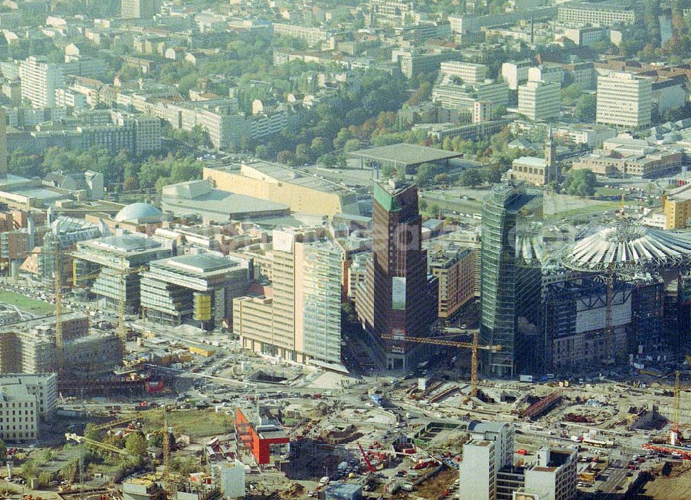 Aerial image Berlin - Tiergarten - Fast fertiges Emsemble der Büro- und Geschäftshäuser am Potsdamer Platz.